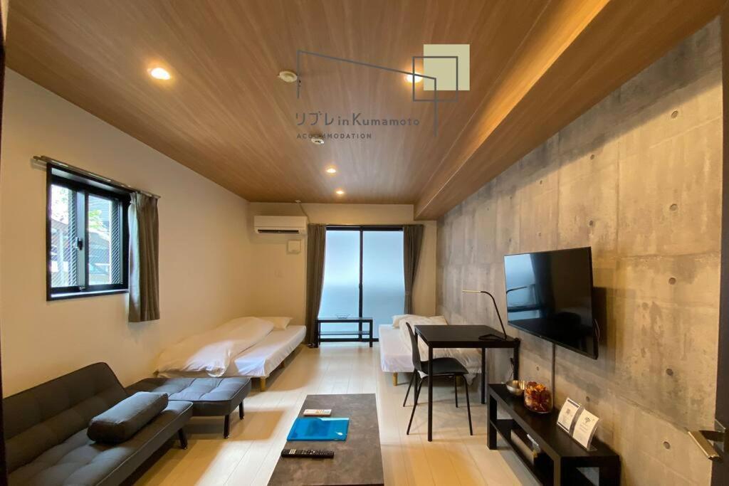 Apartment リブレ In 202 *